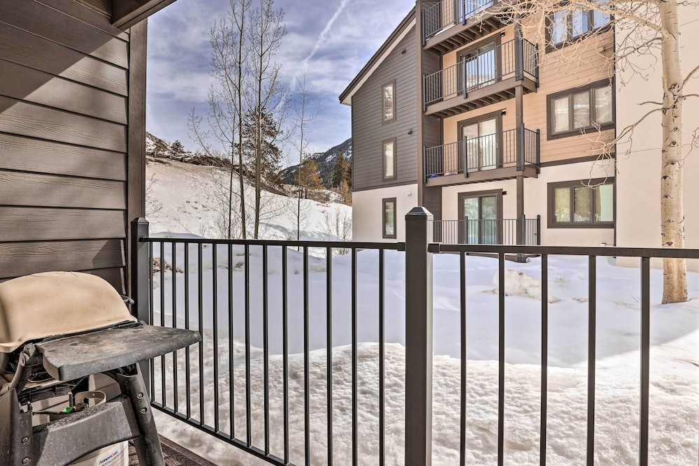Cozy East Vail Condo ~ 6 Mi to Vail Village!
