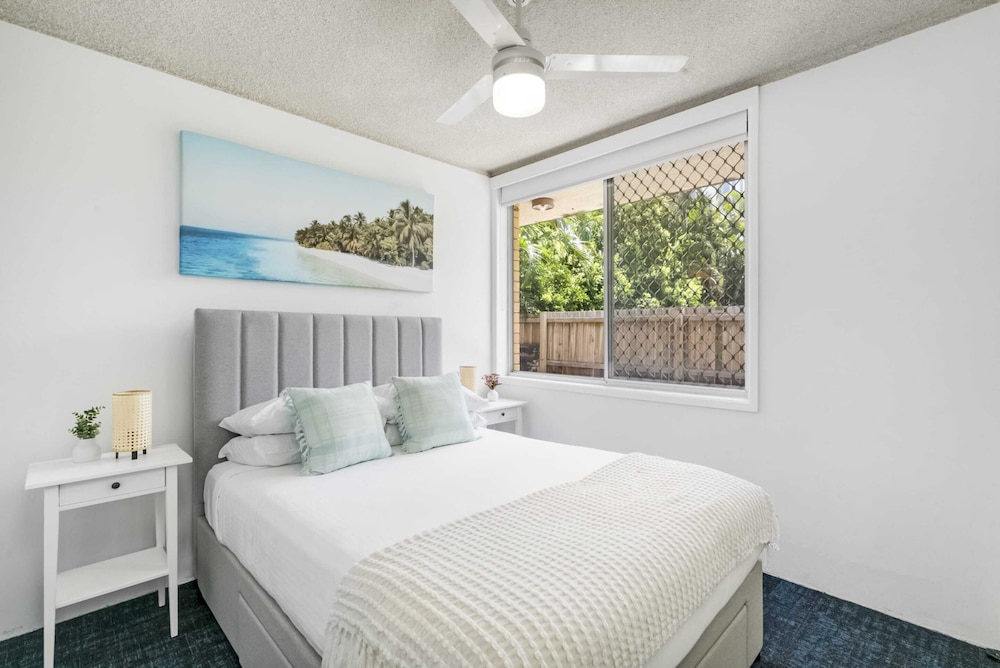 Cosy Ground Floor Unit Moments From The Beach