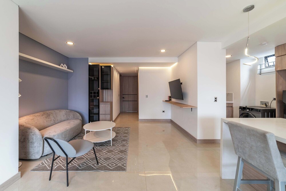 w Elegant 3BR w Outdoor Balcony