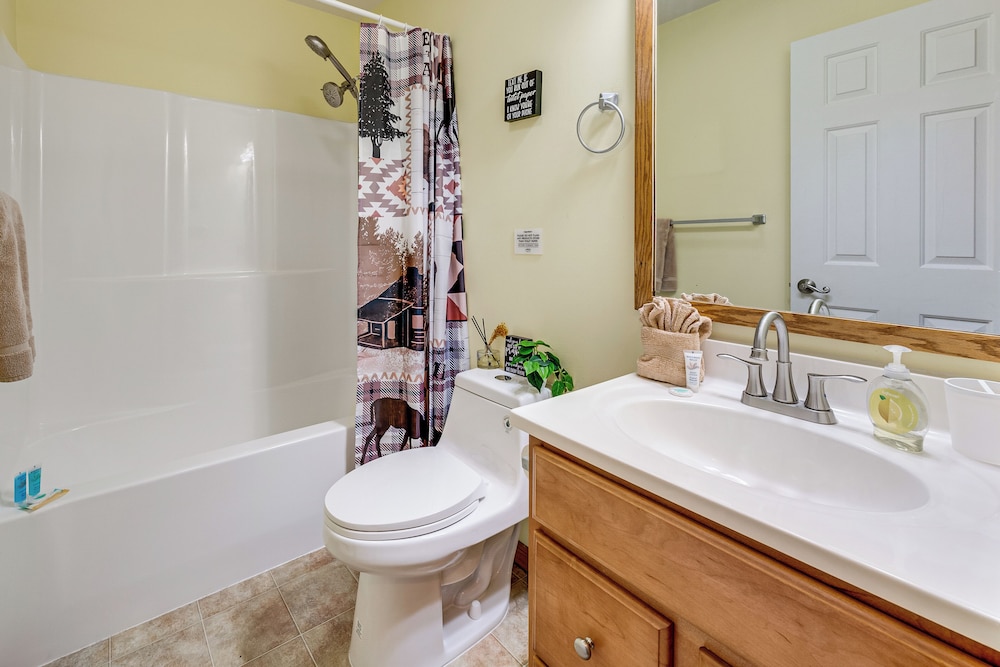 Arrowhead Lake Community Perks! Cozy Family Home