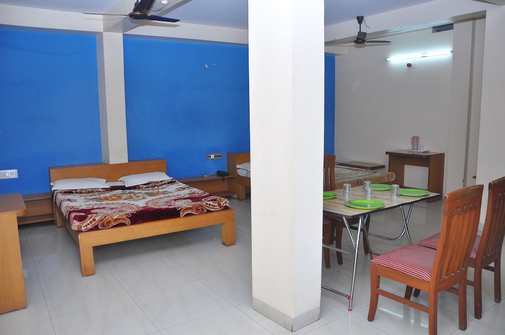 Sri Vinayaka Lodge