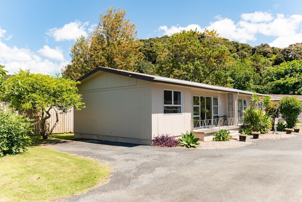 Waitangi Beach Units