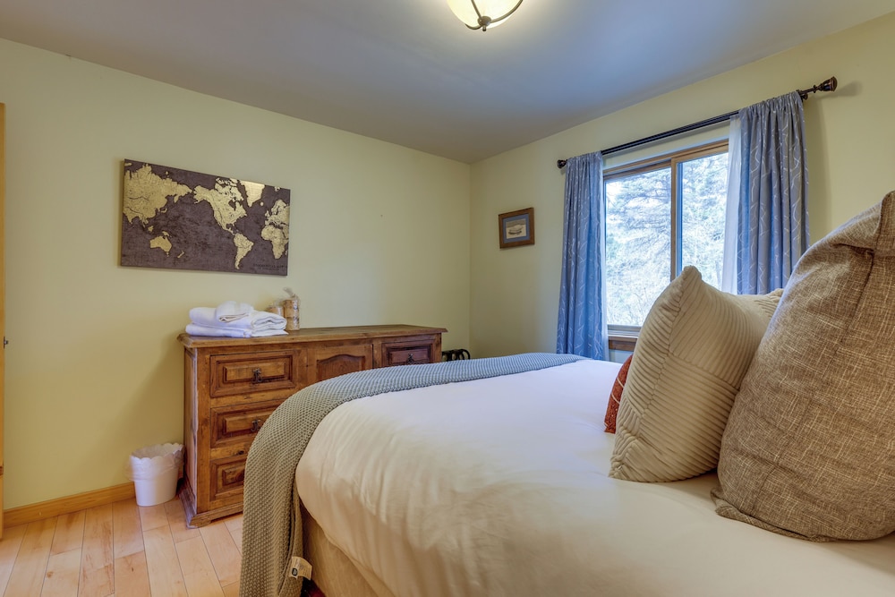 2 Min to Hiking: Cabin w/ Deck in Angel Fire