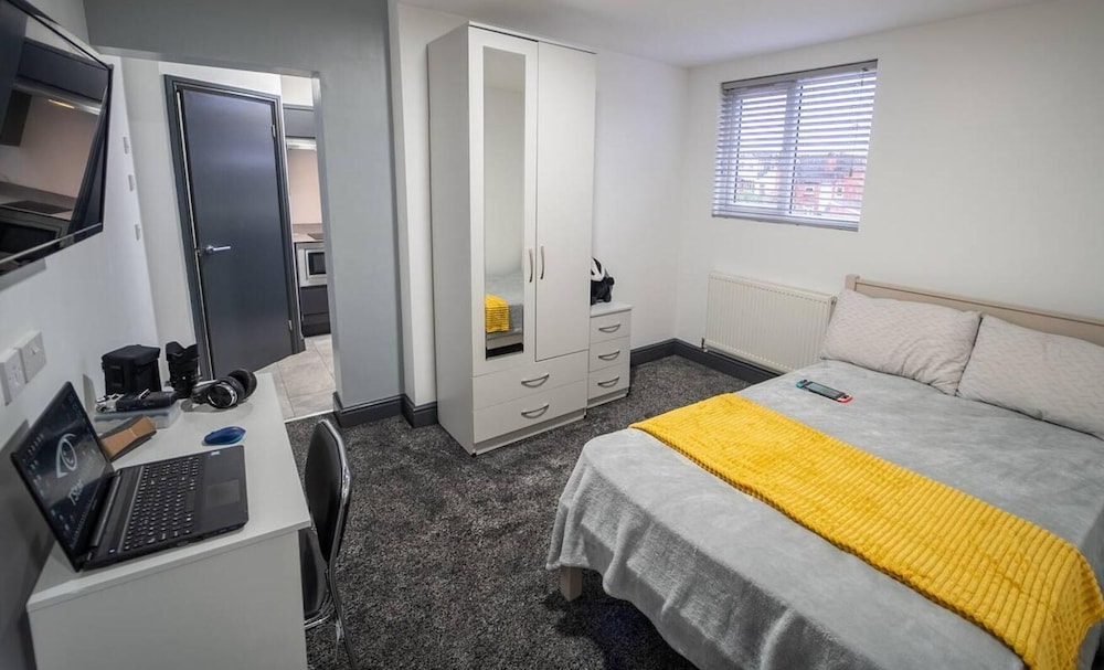 Stunning 1-bed Studio in Birmingham view 5