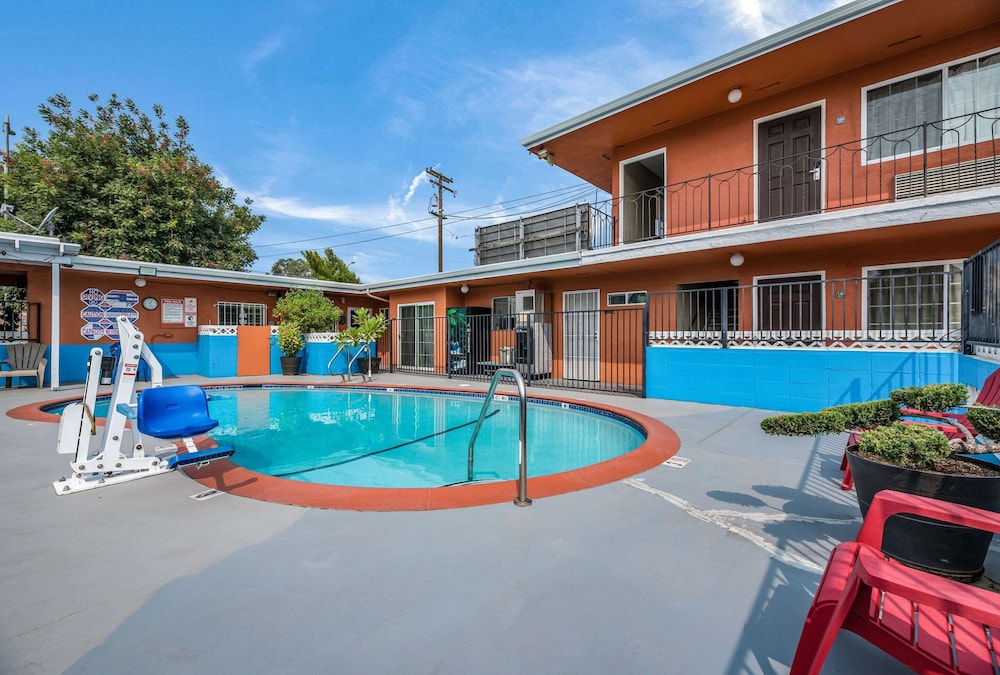 Modesto Vacations - Rodeway Inn - Property Image 9