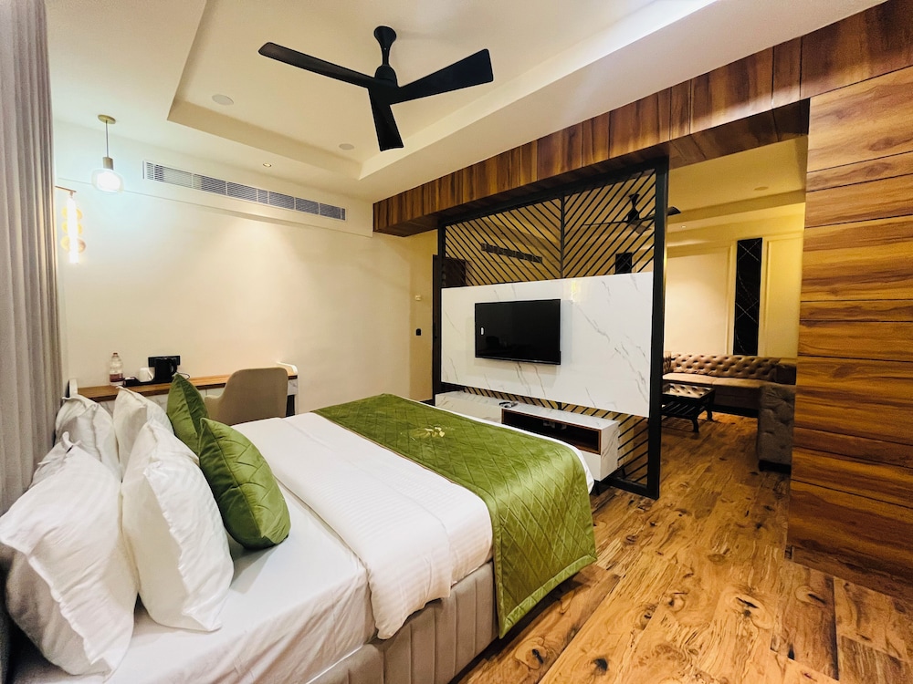 RED LEAF HOTELS