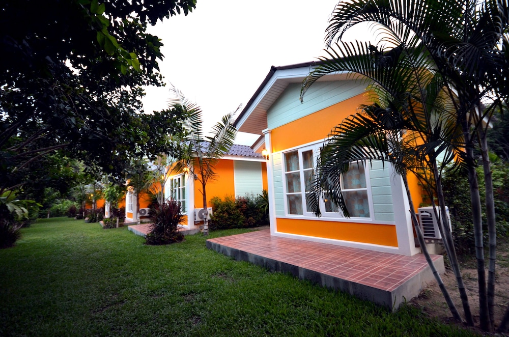Baan Suan Leela