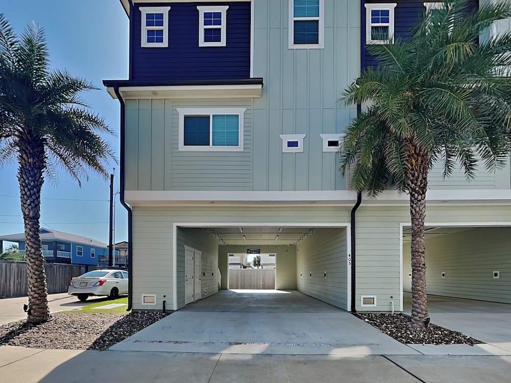 Port A's Flip Flops & Pop Tops by Silver Sands Vacation Rentals