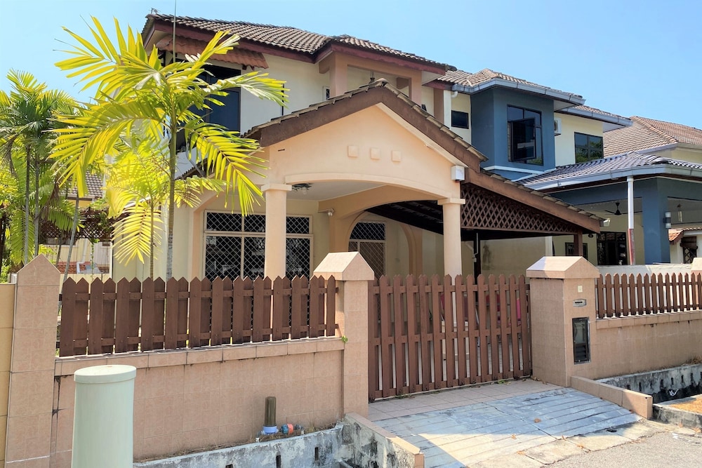 OYO 90199 Homely&cozy House