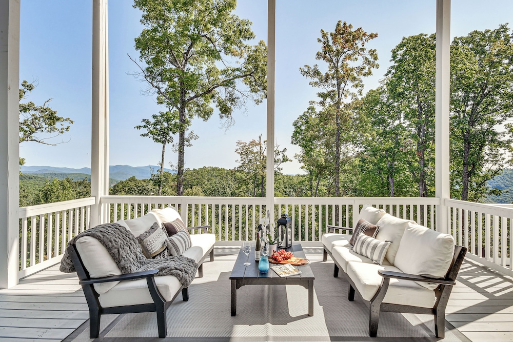 Luxe Black Mountain Manor on 15 Acres!