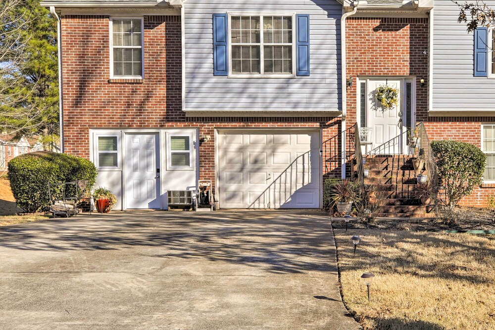 Updated Lithonia Cottage ~ 7 Mi to Stone Mtn! view 3