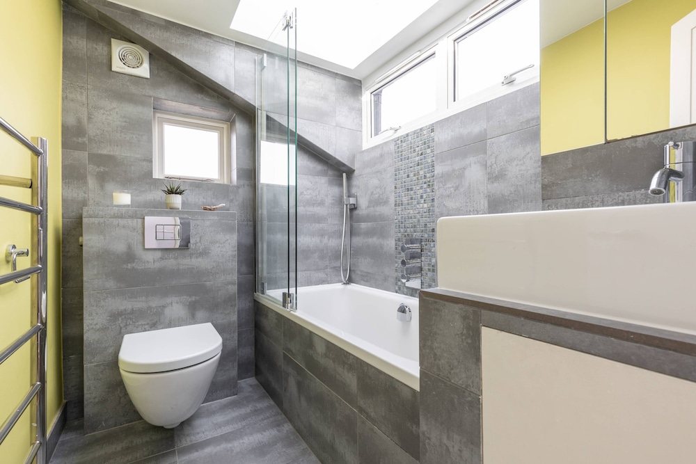 Willes Road II by Onefinestay