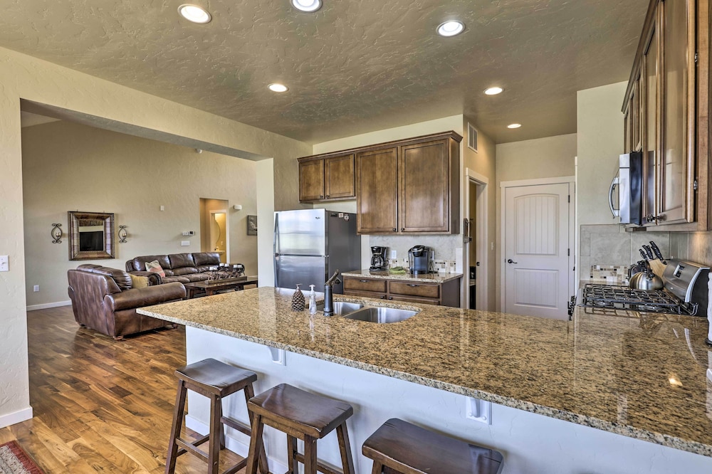 Deluxe Granby Ranch Hillside Home: Private Hot Tub