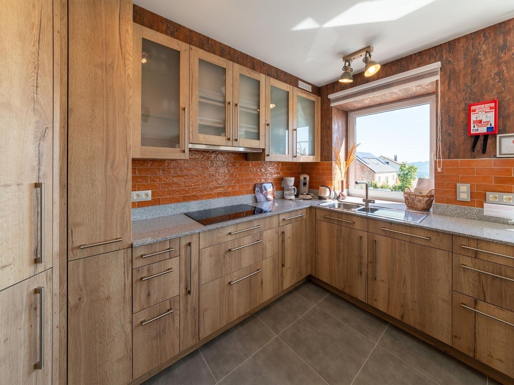 Spacious Getaway Near Spa F1