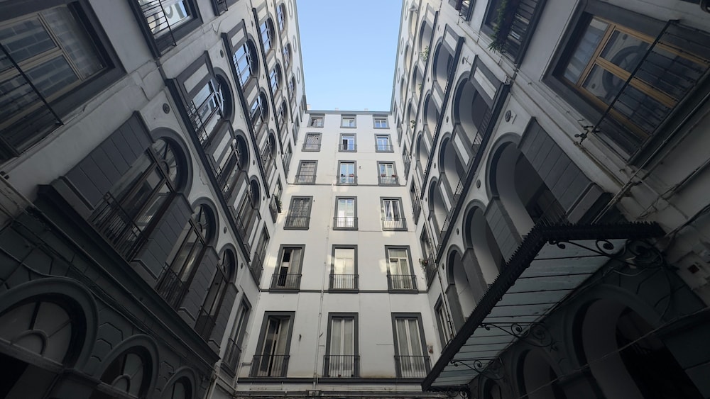 Pessina 90 Rooms in Naples