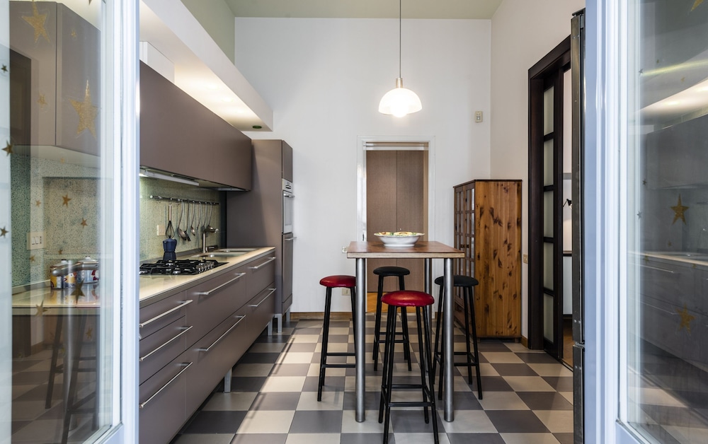 Agata Apartment With Balcony by Wonderful Italy