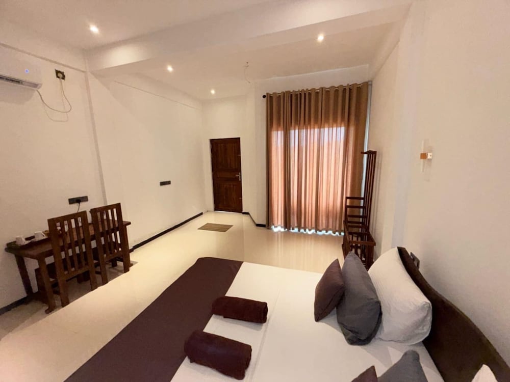 Asai surf inn Arugambay