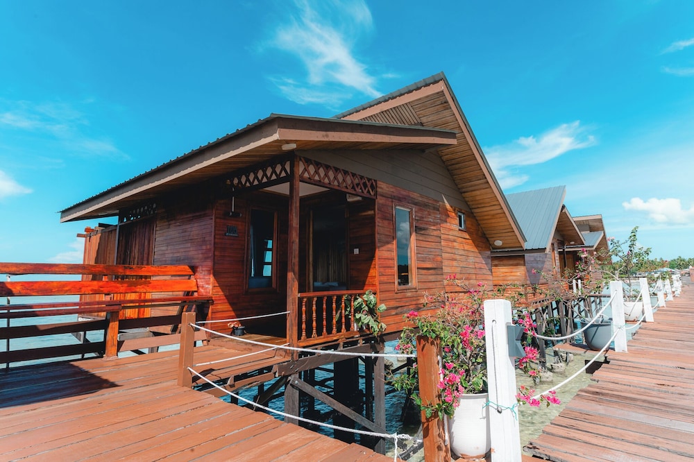 Larapan Water Village Semporna