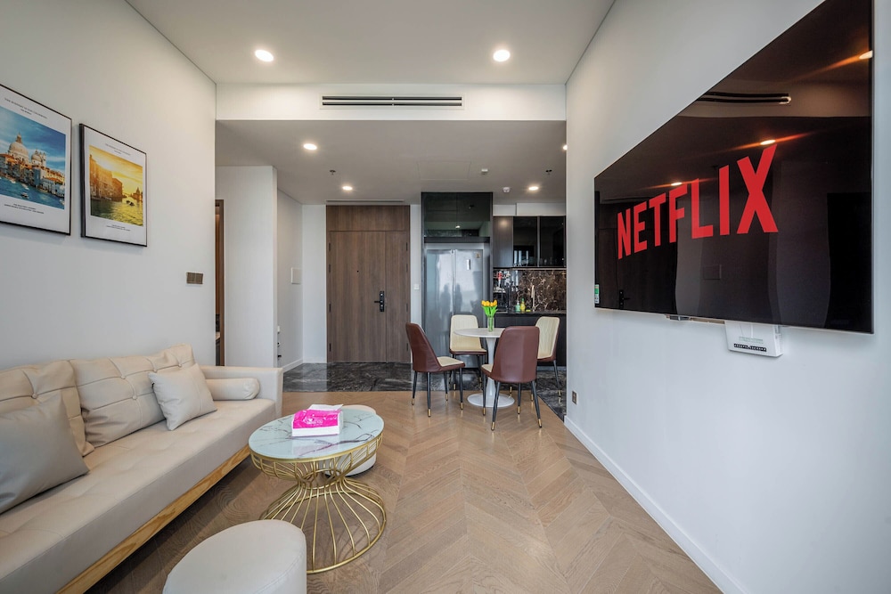 The Lumiere Luxury Citypoint ANGIA