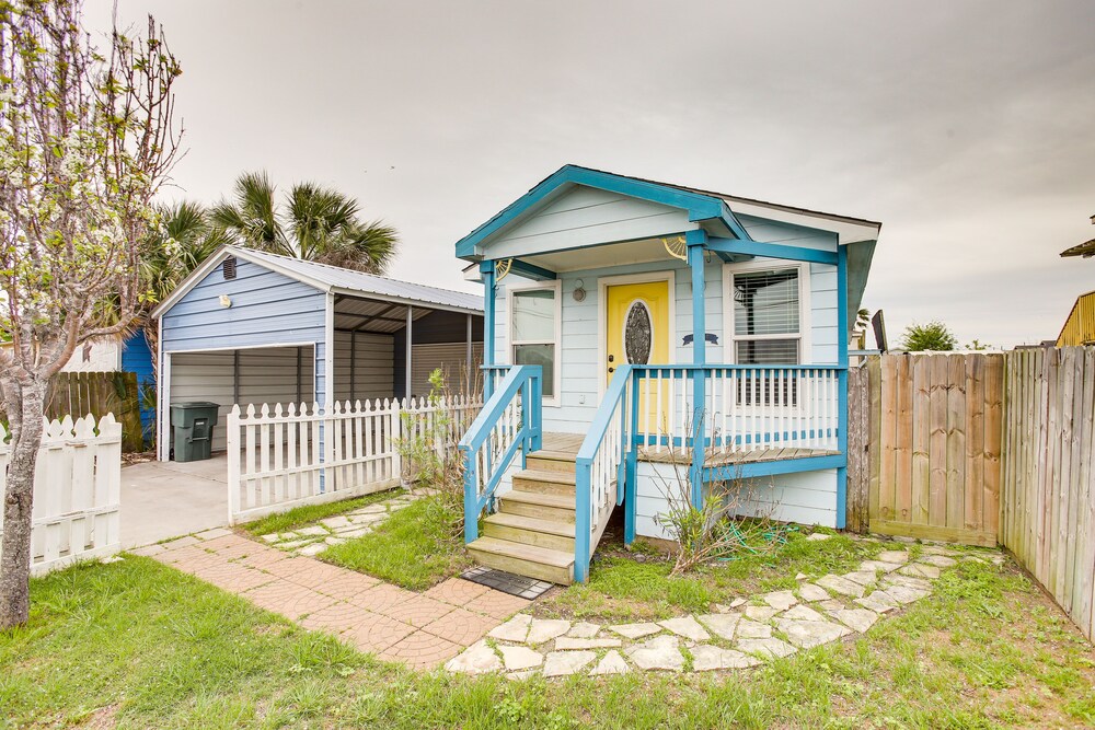 Galveston Cottage ~ 1 Mi to Beach: Pet Friendly! view 3