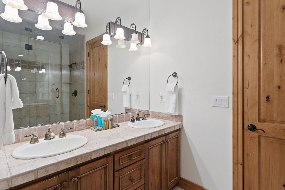 Bellemont Home at Deer Valley Resort - 6 Bedroom Home with Hot Tub #8 6 Home