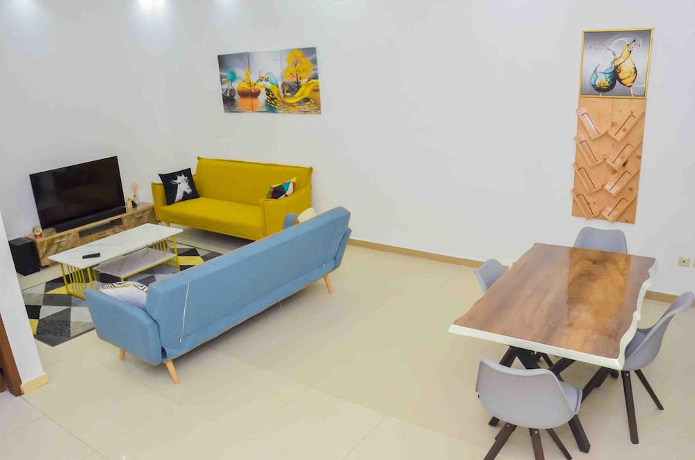 L'Oasis Mid-Century