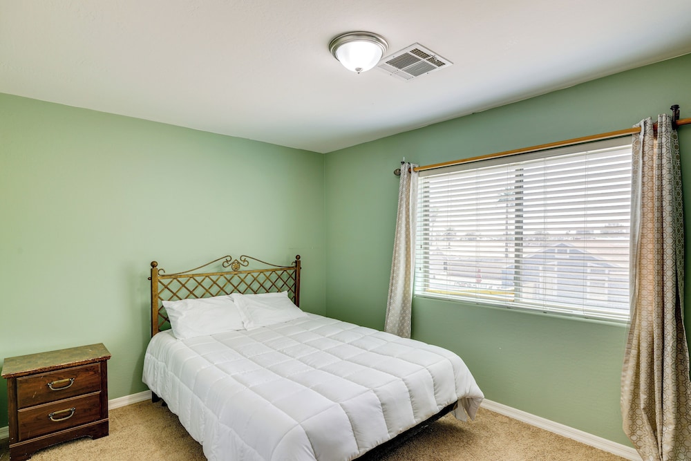 2 Mi to Desert Diamond Arena: Home w/ Patio!