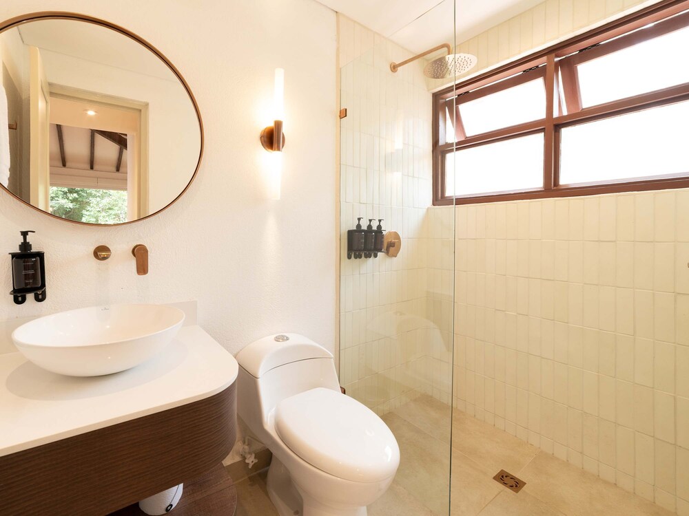 w Incredible 5BR House w Jacuzzi in El Poblado