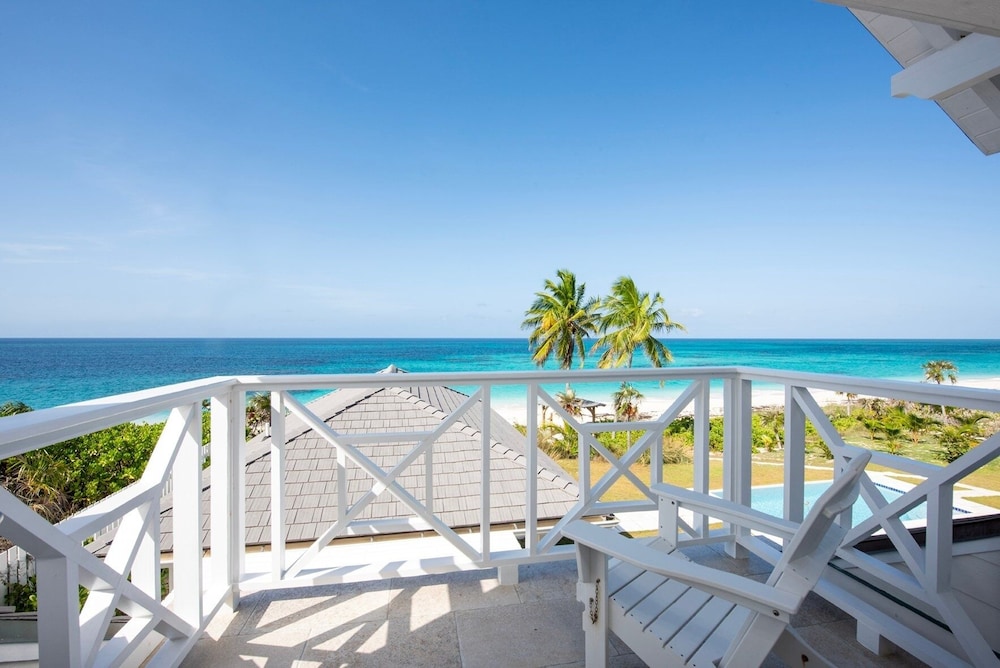 Cricket Beach House-luxurious Beachfront House 5 Bedroom Home