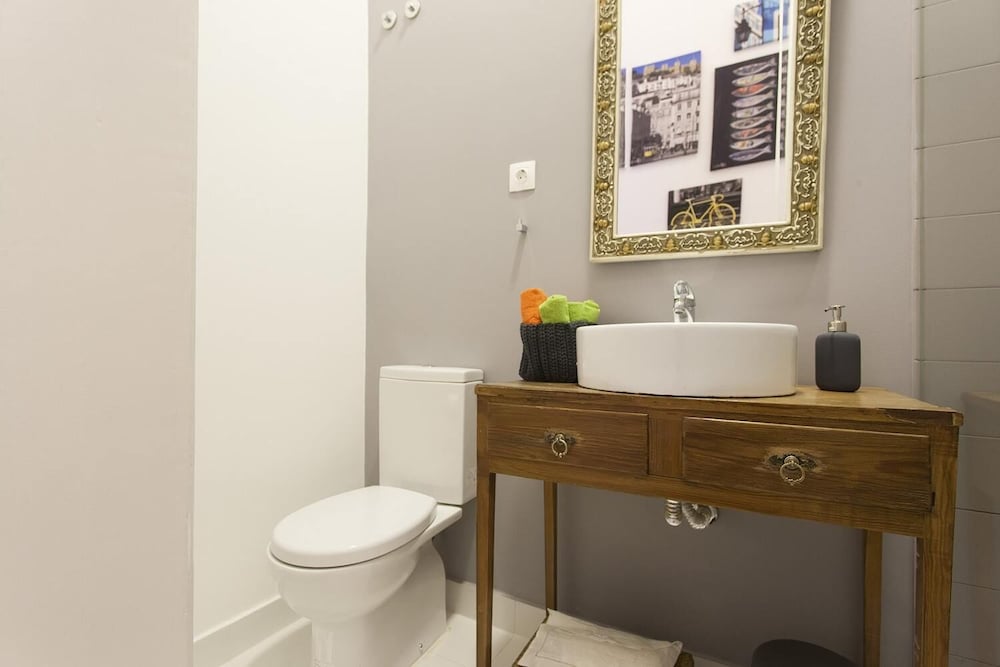 2 Bedroom Apartment Located Heart of Lisbon City