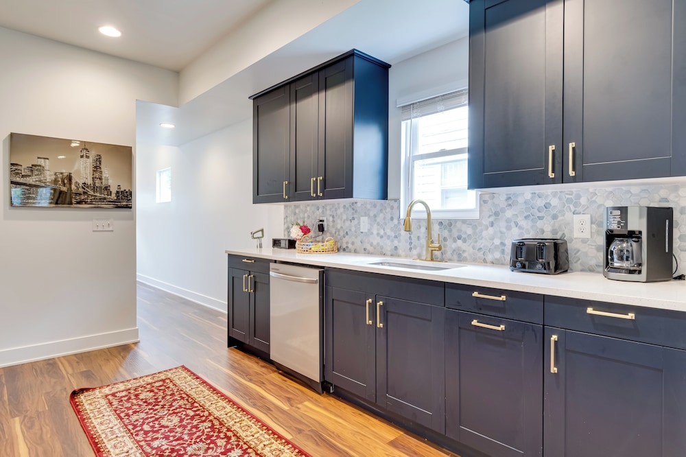 Walk to Parks: Dog-friendly Gem in Indianapolis!
