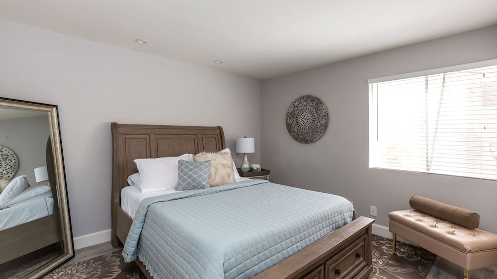 Ultra Modern Old Town Scottsdale 3 Bedroom!