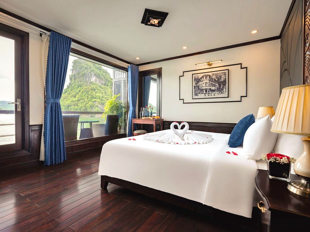 Le Journey Elegance Cruise on Lan Ha Bay