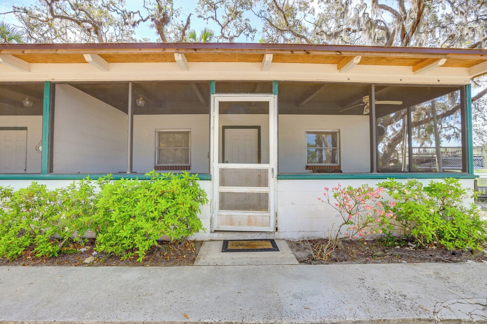 Dock & Fire Pit: Scenic Studio on Suwannee River!