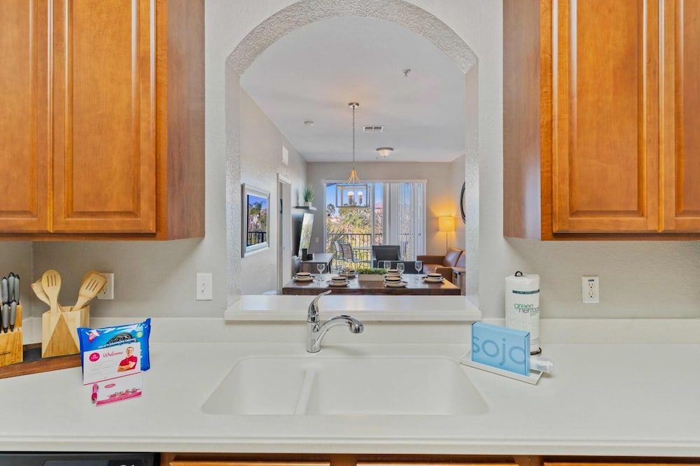 Vista Cay Swanky