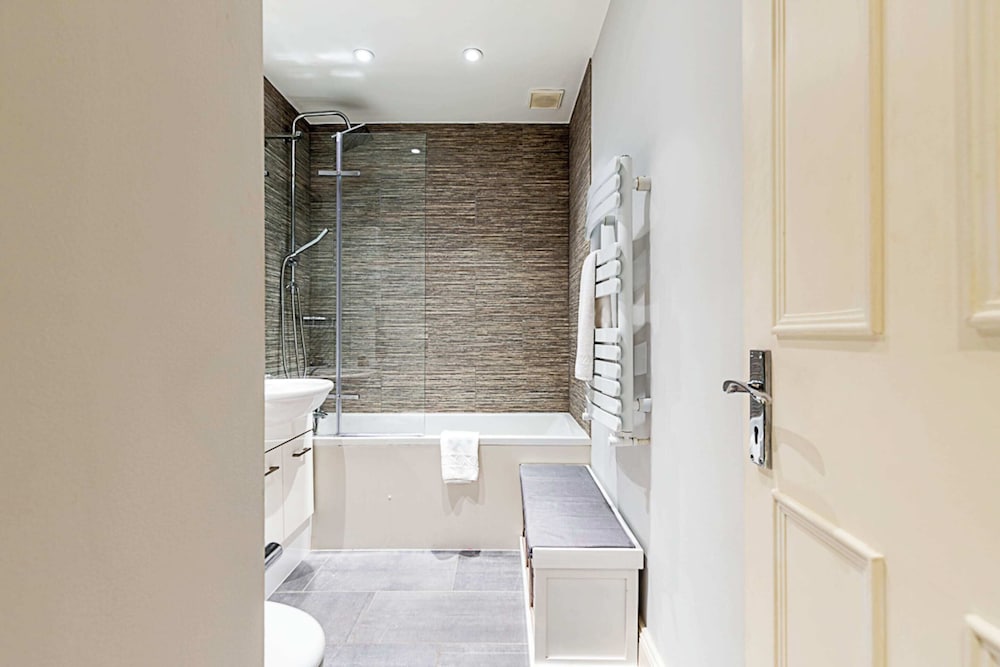 Charming Earls Court Apartment