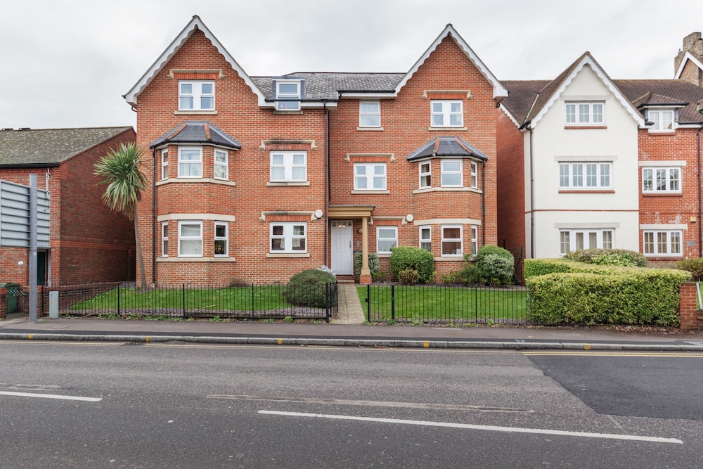 Guildford Vacations - Roomspace Apartments-Courtyard Guildford - Property Image 4