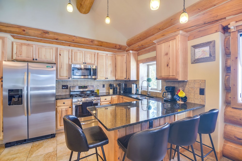 Close to Rmnp & Beach: Grand Lake Cabin Retreat!