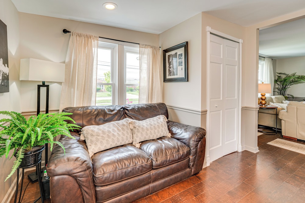 Canal-front St Clair Shores Home: 2 Mi to Dtwn