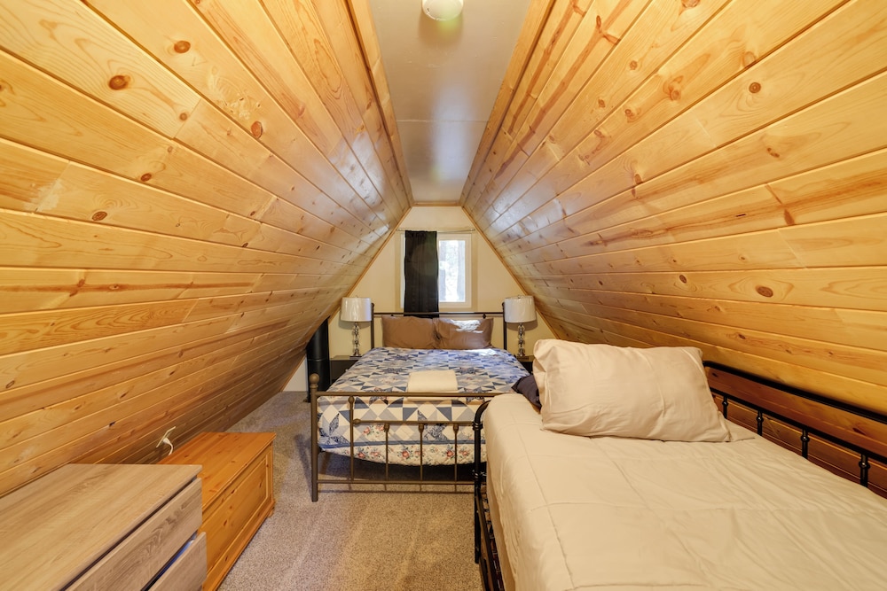 Hike, Ski & Sip: Arnold Cabin 4 Mi to State Park!