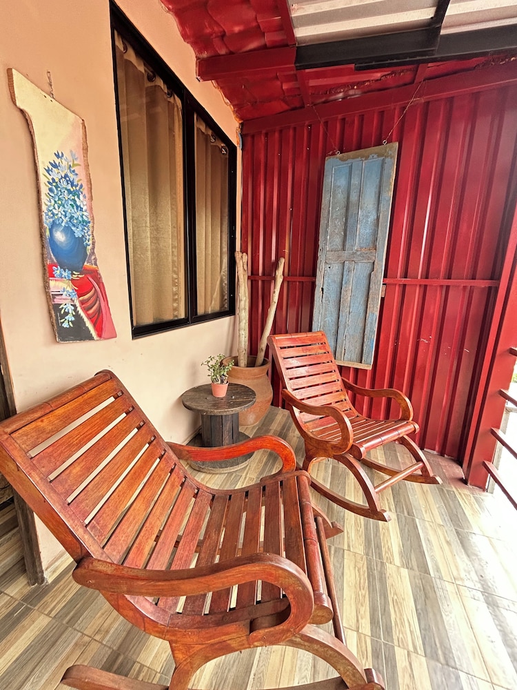 1961 Los Naranjos Hostal
