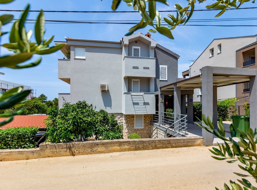 Zadar Lavish and Luxurious Apartment With Private Pool