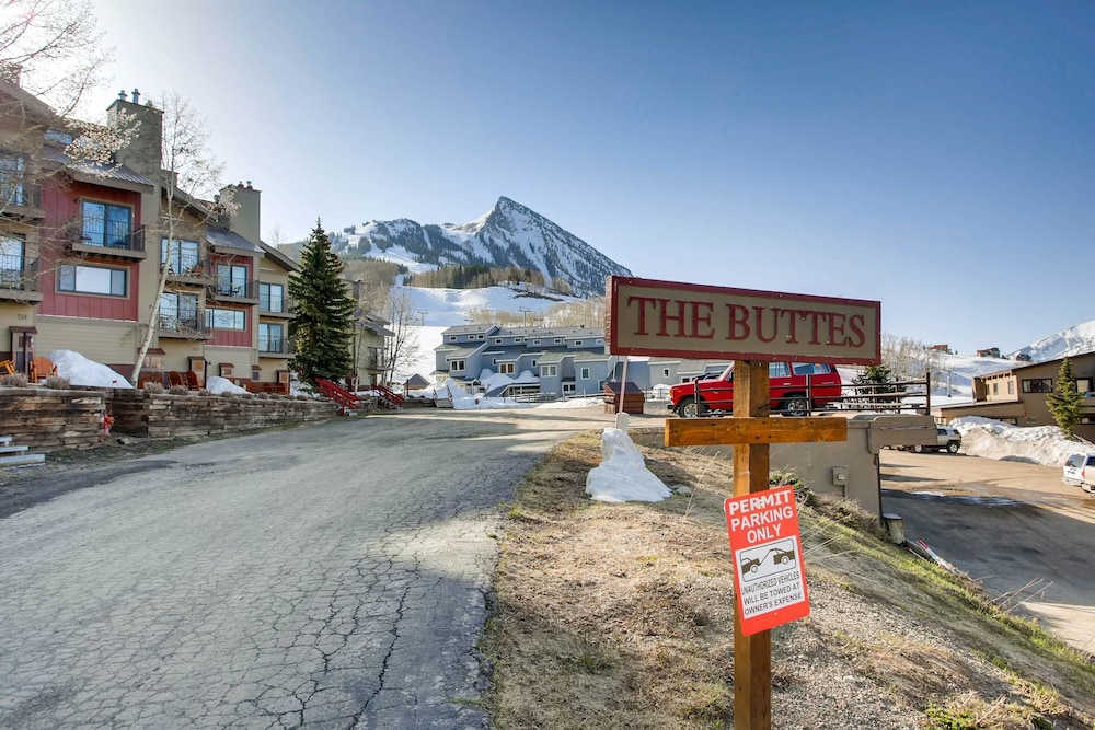 2 Br Buttes - Breathtaking Views Of Mountain Range 2 Bedroom Condo - No Cleaning Fee! by RedAwning view 3