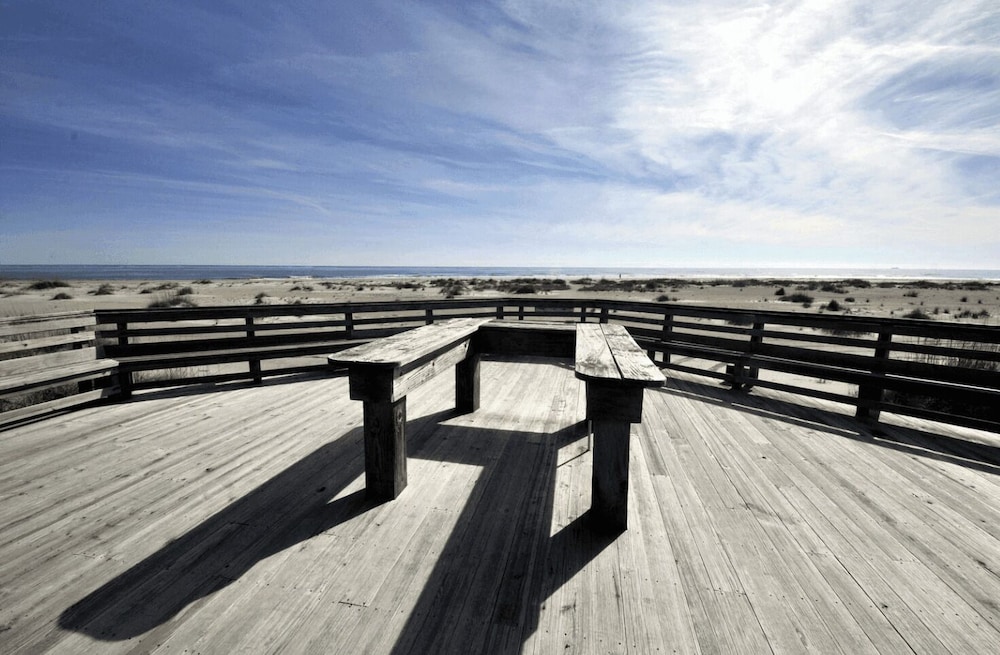 Beachfront, Pool Access, Balcony w/ Oceanview 222 D Shipwatch by Avantstay