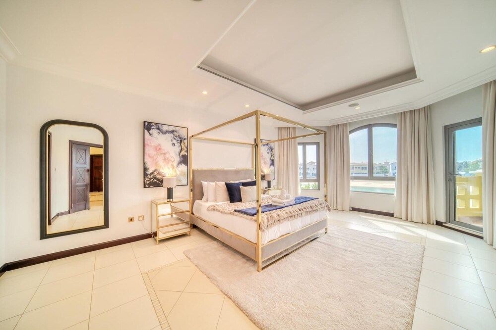 Beachfront 5BR Villa w Private Pool at the Palm