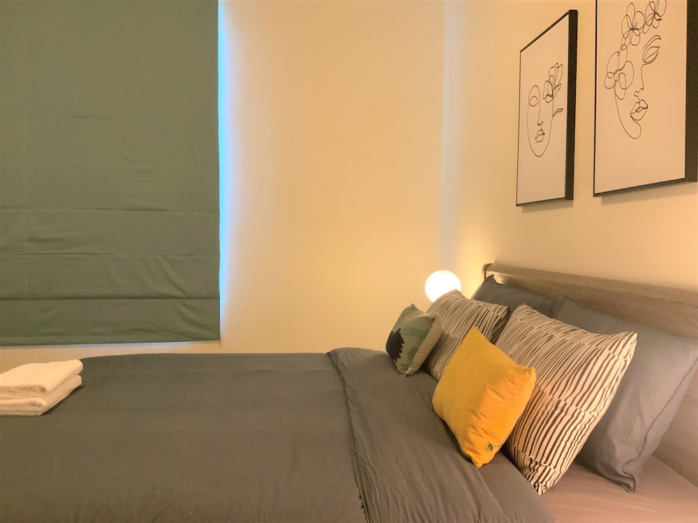 DHLA - Modern 2BR balcony in Marina