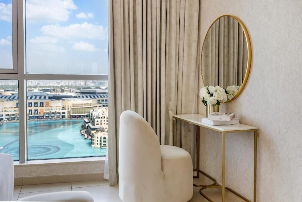 Lavish 3BR Besides Burj Khalifa and Fountain view