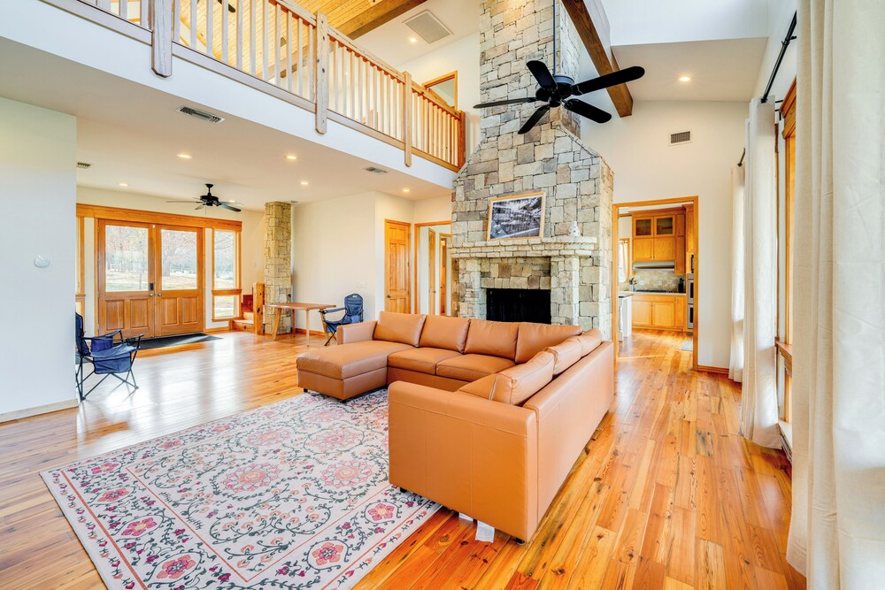 6 Mi to Lewisville Lake: Spacious Ranch Home