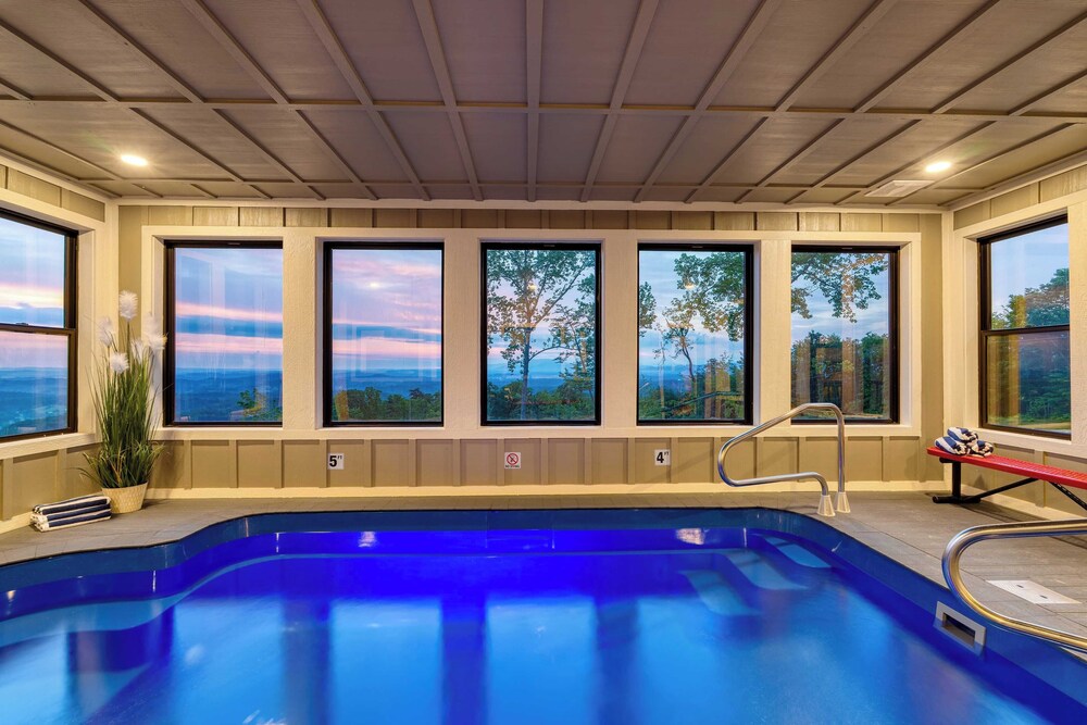 Luxury Group Retreat w/ Indoor Pool, Arcade & 56-mile Views Grand Vista Retreat