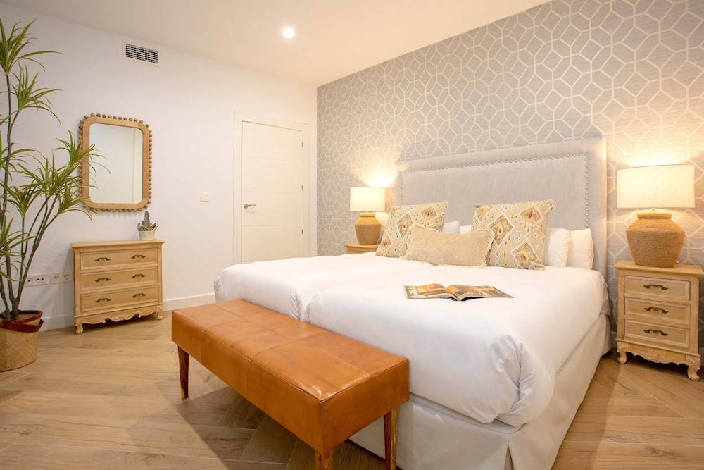 Exclusive Apartment in City Center. Capiteles